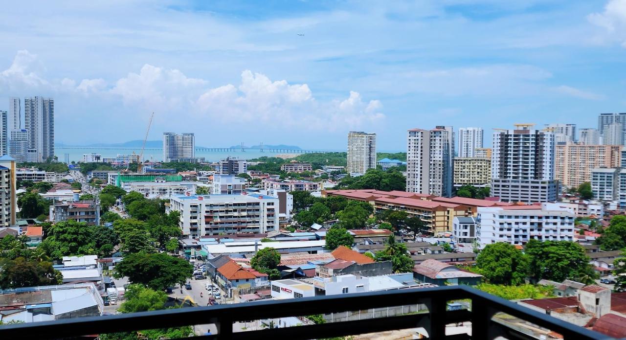 Skypool With Seaview 8Pax Beacon Executive Suites - Georgetown City Centre - 3Km To Komtar Exterior photo