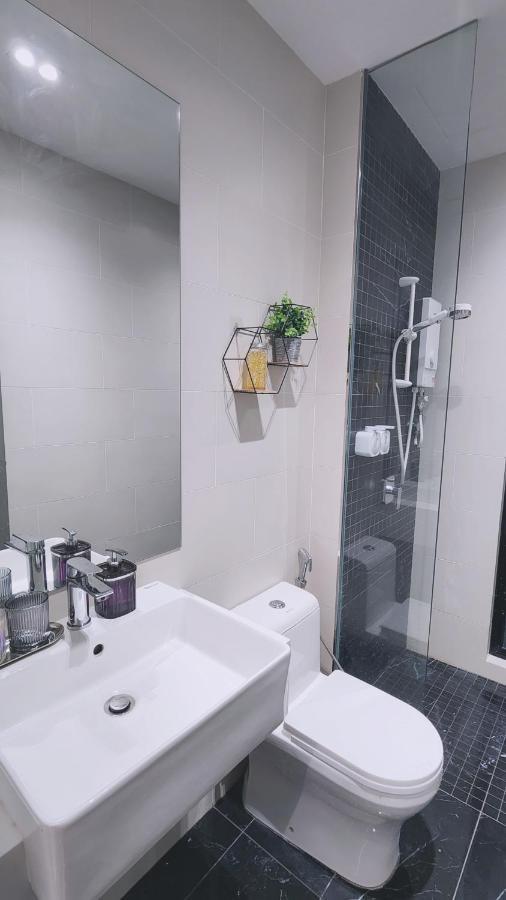 Skypool With Seaview 8Pax Beacon Executive Suites - Georgetown City Centre - 3Km To Komtar Exterior photo